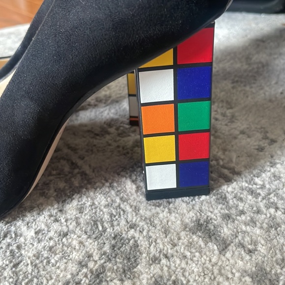 Katy Perry’s FABULOUS Rubiks Cube Heels!♥️ - Picture 2 of 7